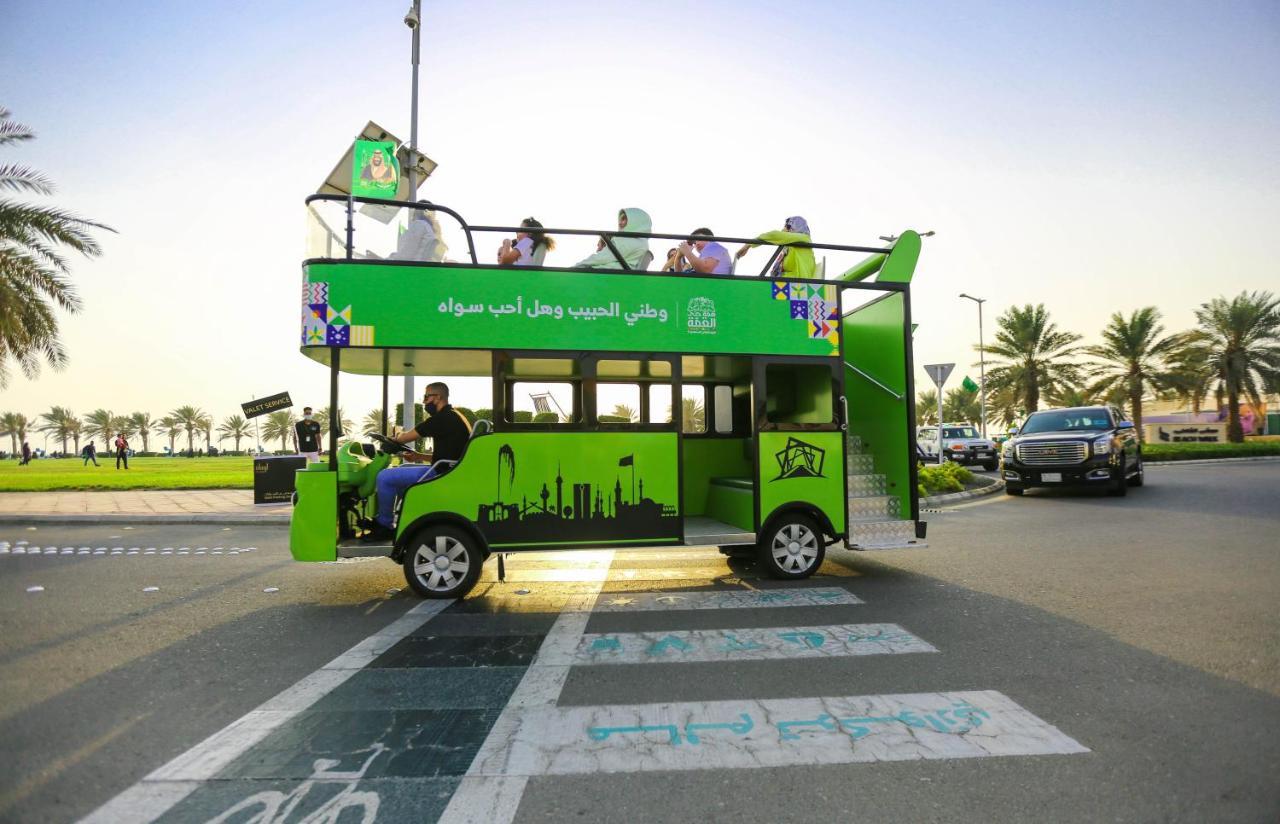 베이 라 선 호텔 앤 마리나 King Abdullah Economic City 외부 사진 Solar-powered bus in Al-Shaab, Qatar