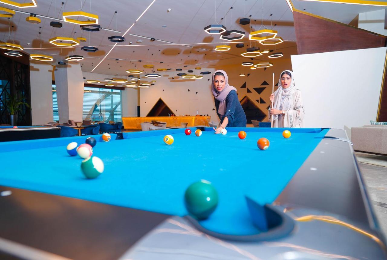 베이 라 선 호텔 앤 마리나 King Abdullah Economic City 외부 사진 The pool table at the lounge