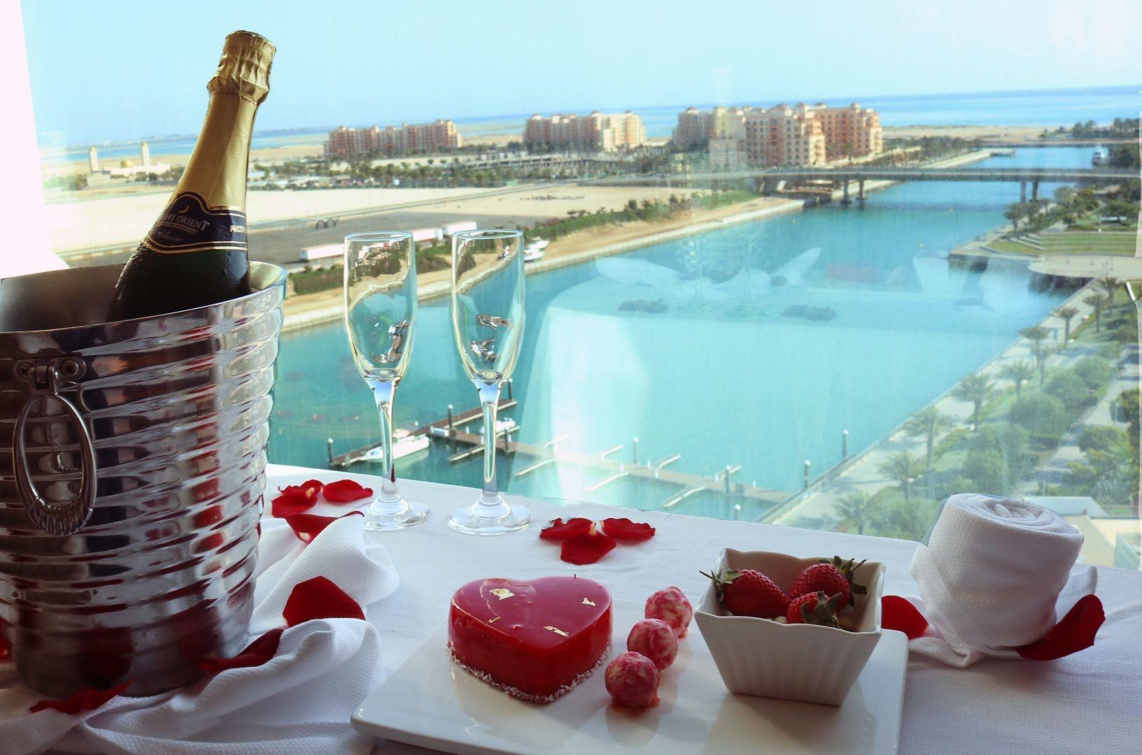 베이 라 선 호텔 앤 마리나 King Abdullah Economic City 외부 사진 View of the lagoon