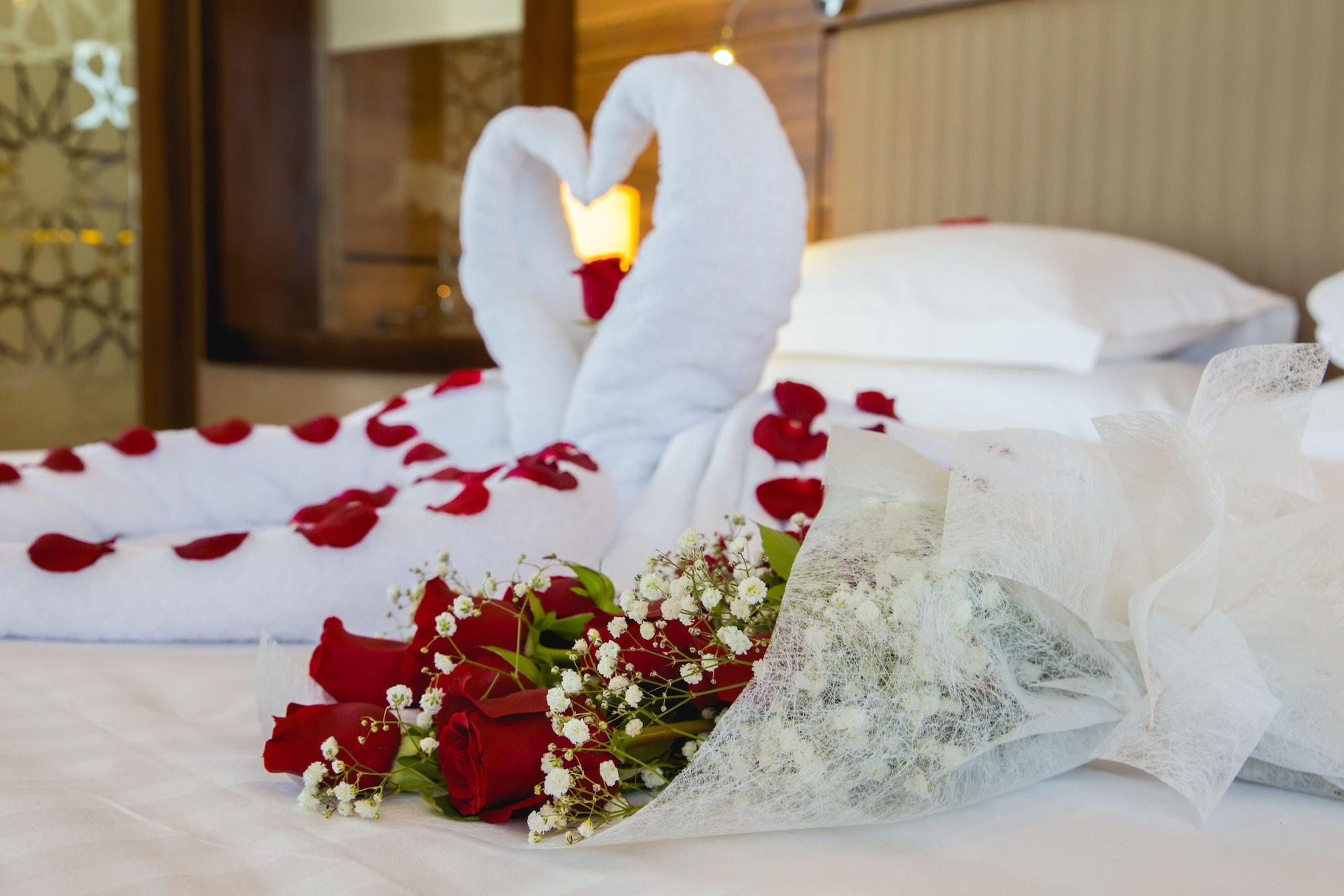 베이 라 선 호텔 앤 마리나 King Abdullah Economic City 외부 사진 Honeymoon suite