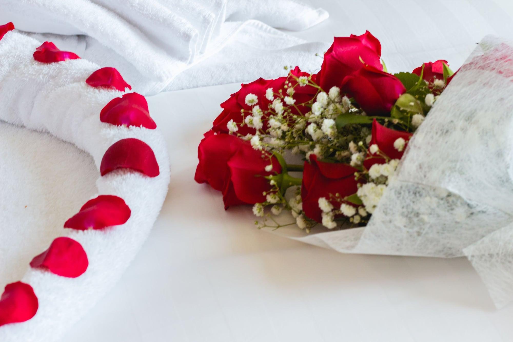 베이 라 선 호텔 앤 마리나 King Abdullah Economic City 외부 사진 A bouquet of red roses
