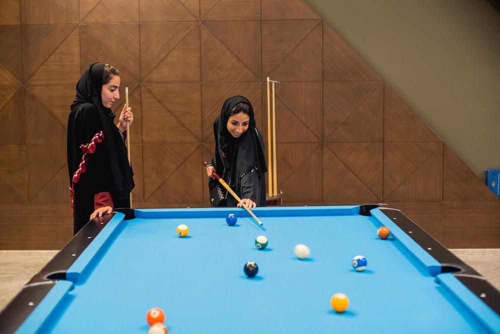베이 라 선 호텔 앤 마리나 King Abdullah Economic City 외부 사진 A pool table