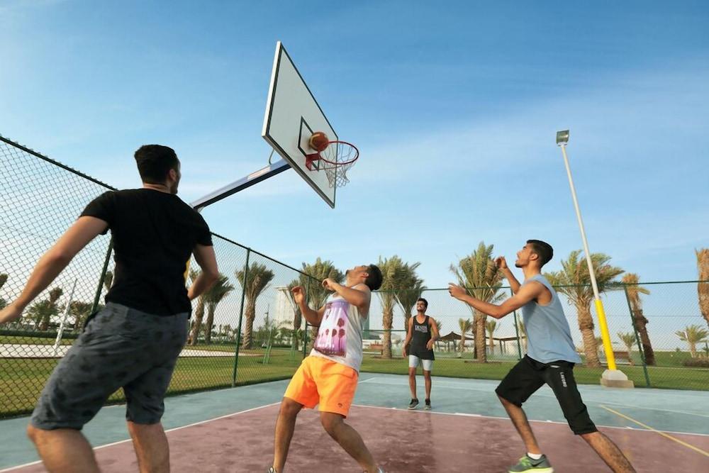 베이 라 선 호텔 앤 마리나 King Abdullah Economic City 외부 사진 Basketball in Al-Shaab
