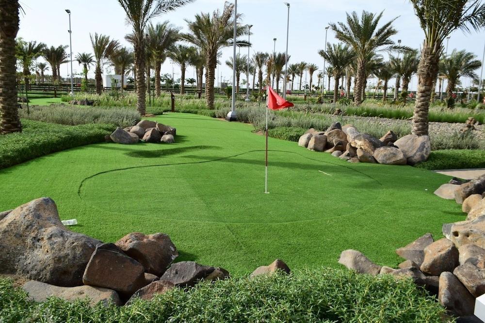 베이 라 선 호텔 앤 마리나 King Abdullah Economic City 외부 사진 Golf course at Al Forsan National Club