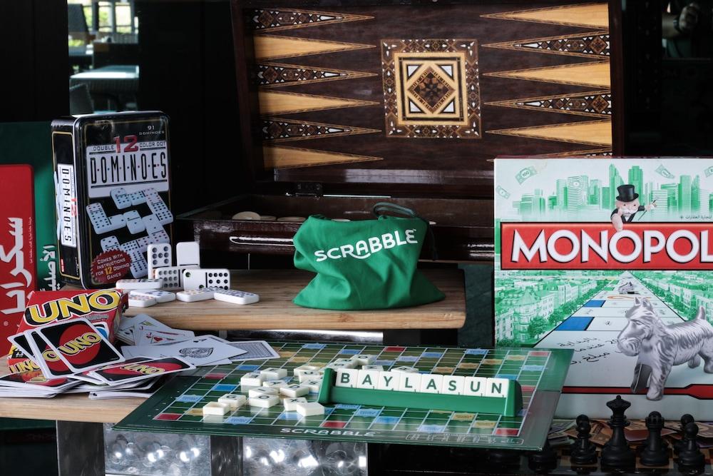 베이 라 선 호텔 앤 마리나 King Abdullah Economic City 외부 사진 A selection of board games