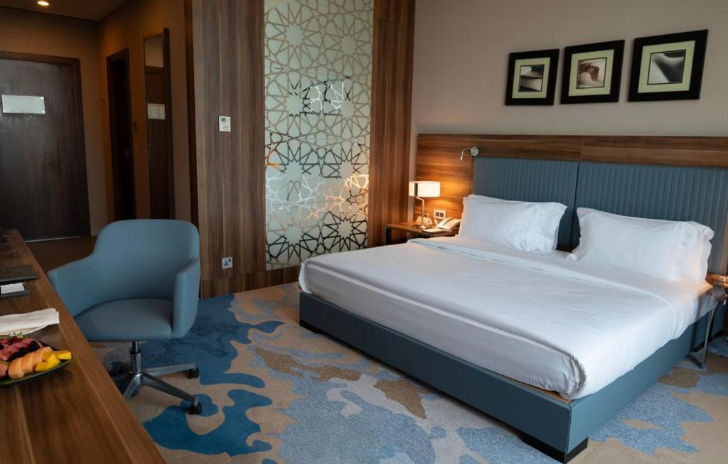 베이 라 선 호텔 앤 마리나 King Abdullah Economic City 외부 사진 A room at the hotel