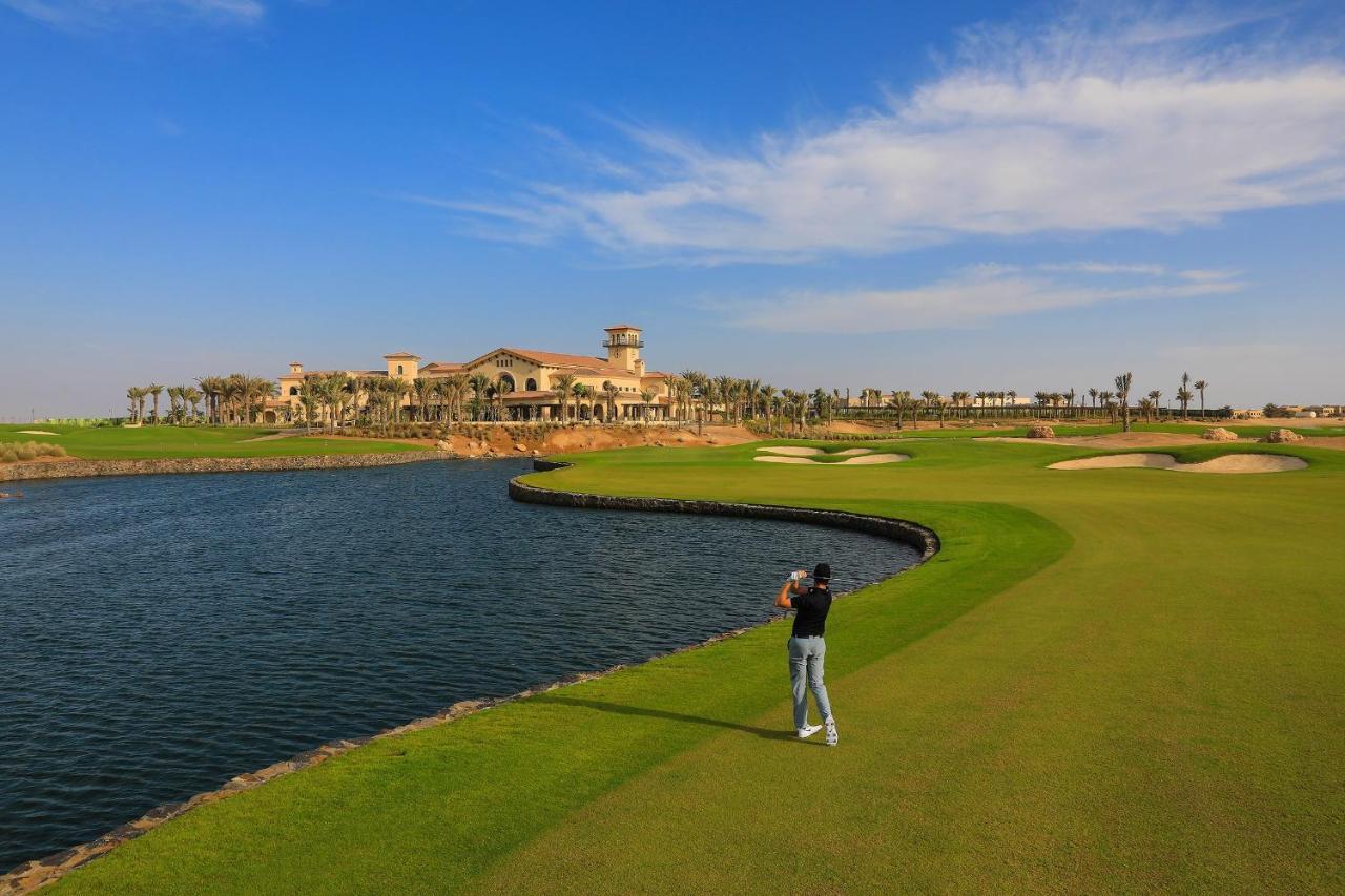 베이 라 선 호텔 앤 마리나 King Abdullah Economic City 외부 사진 Golf course at the Emirates Golf Club